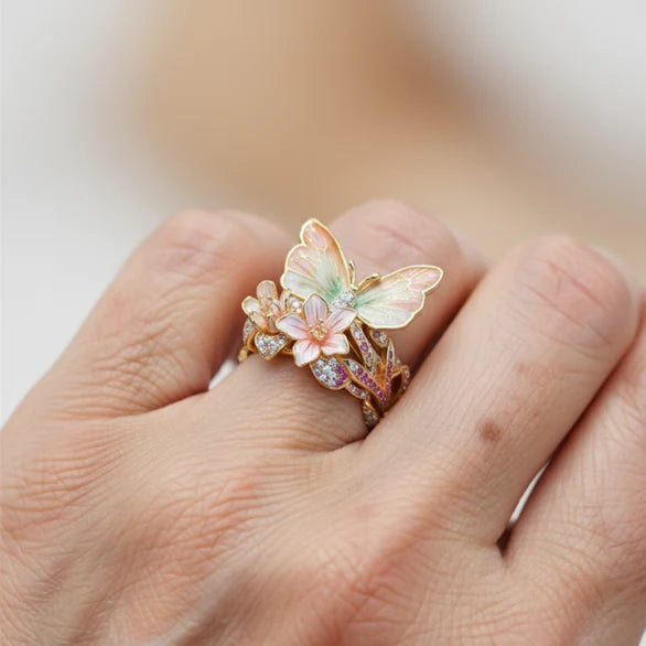 PetalWings - Kübik Zirkonya ile Doğanın Işıltılı Kelebek Yüzüğü